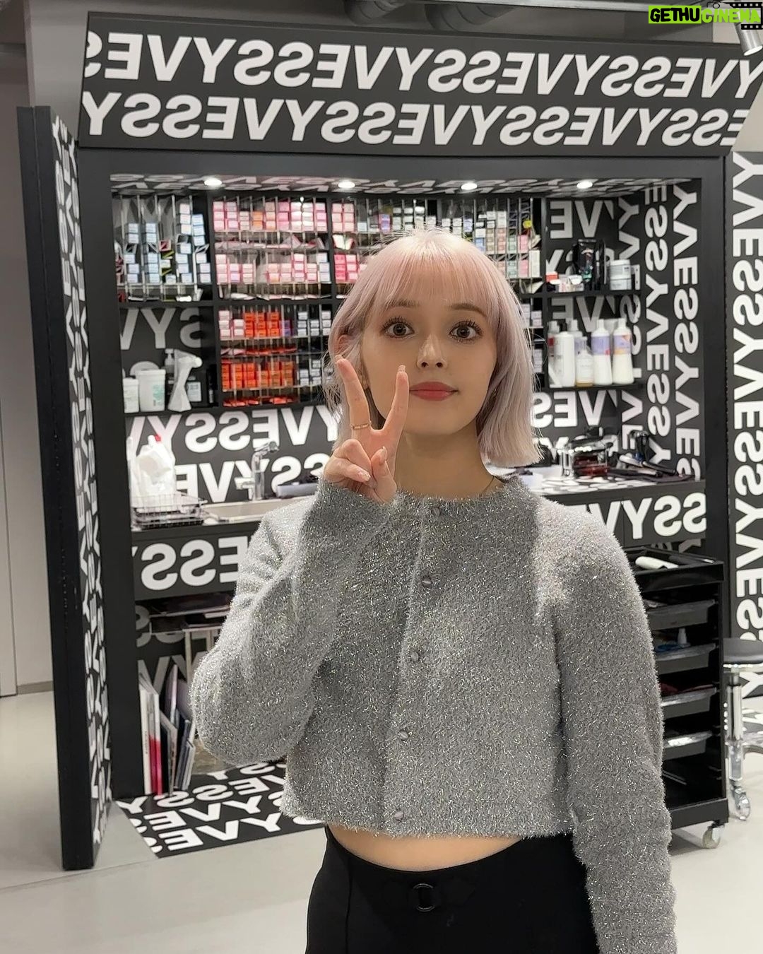 Honoka Yahagi - 38.2K Likes - I got my hair cut 🤍
What do you think?☺️
ついにボブにしちゃった🙌🏻