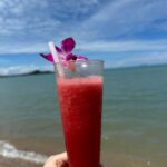 Honoka Yahagi Instagram - タイ旅行の投稿②🇹🇭 タイのスイカジュースが大好きで毎食&間食で永遠と飲んでる🍉 気分の問題かもだけど特別美味しく感じる✨ もしタイに行くことがあれば、絶対頼んでみて！私のおすすめは甘めでお願いします！って頼んでるよ😋 夜の海辺の景色は、ライトアップでカラフルなんです✨ ノリノリの音楽と共に美味しいお酒で楽しんでます🩷(お酒全然飲めないから結局スイカジュース笑) Thailand