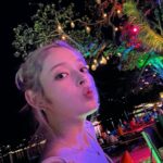Honoka Yahagi Instagram - タイ旅行の投稿②🇹🇭 タイのスイカジュースが大好きで毎食&間食で永遠と飲んでる🍉 気分の問題かもだけど特別美味しく感じる✨ もしタイに行くことがあれば、絶対頼んでみて！私のおすすめは甘めでお願いします！って頼んでるよ😋 夜の海辺の景色は、ライトアップでカラフルなんです✨ ノリノリの音楽と共に美味しいお酒で楽しんでます🩷(お酒全然飲めないから結局スイカジュース笑) Thailand