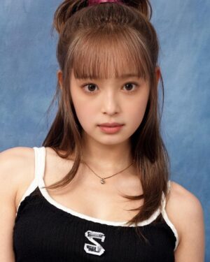 Honoka Yahagi Instagram - 似てるような似てないような☺︎
皆さまどう思う？

#yearbook