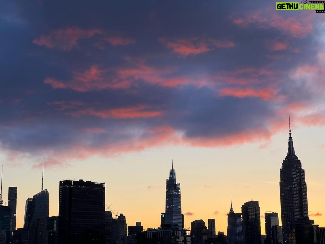 Hugh Jackman Instagram - Red sky at dawn over NYC. Shepherd’s warning. (Also, amazing!)