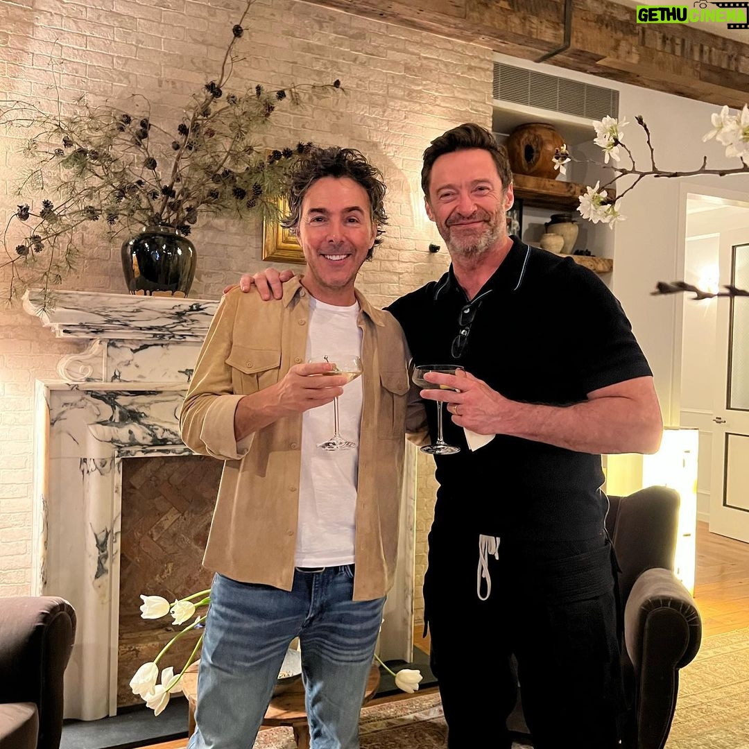 Hugh Jackman Instagram - Spending quality time with the incredible @slevydirect and, if I’m honest … talking behind HIS back. #becomingwolverineagain