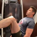 Hugh Jackman Instagram - Middle school French class really kicking in now!!! Bonne journee. #legday