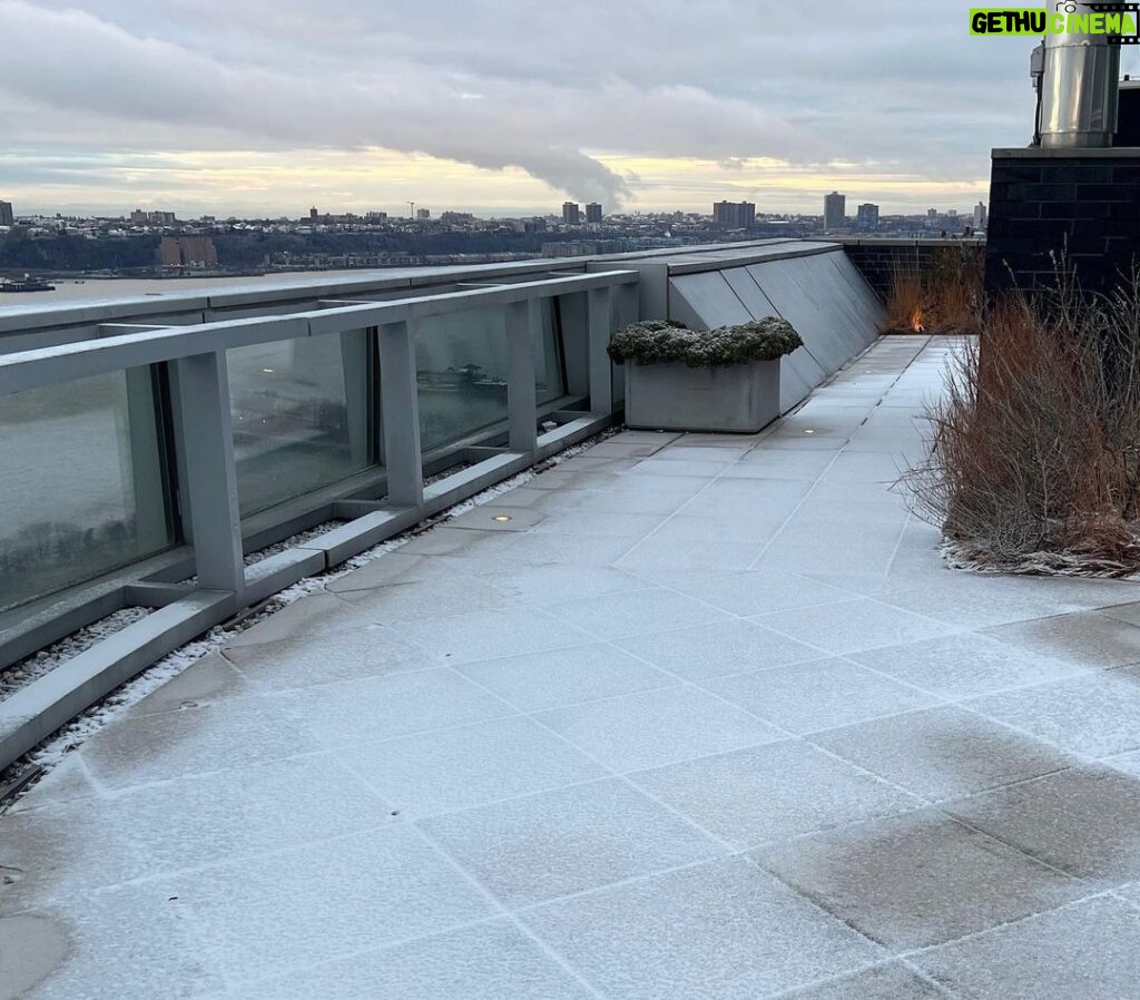 Hugh Jackman Instagram - This is our snow accumulation in NYC. Show me yours!?
