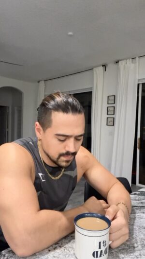 Humberto Solano Instagram - 😅😅 

#reels #viralvideos #comedyvideos #funnyvideos #fun #risas #coffee #coffeetime #share #loveislove