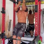Humberto Solano Instagram - Fortalecimiento de tronco superior 💪💪 #training #workout #doityourself #loveislove #gym #home #core #abs #usa #mexico #vivamexico