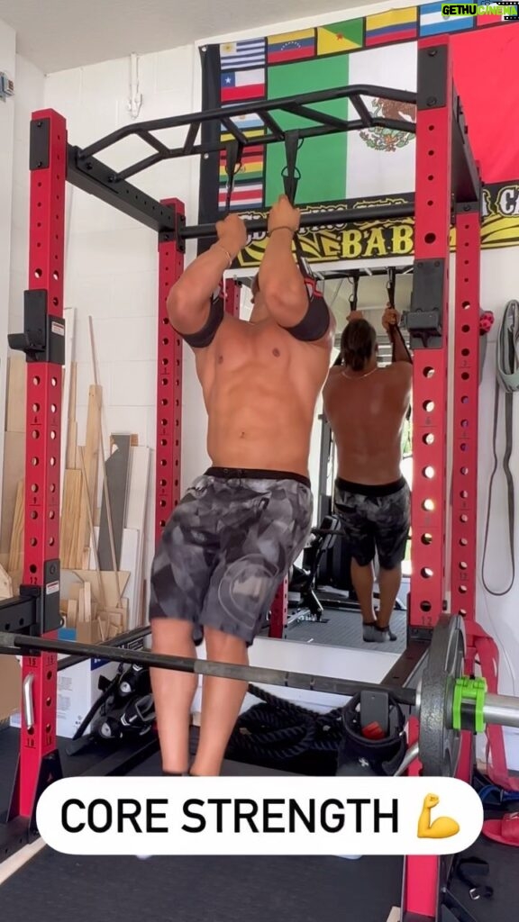 Humberto Solano Instagram - Fortalecimiento de tronco superior 💪💪 #training #workout #doityourself #loveislove #gym #home #core #abs #usa #mexico #vivamexico