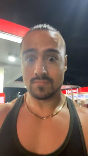 Humberto Solano Instagram - Quede asustado!! Hasta que vi que eran centavos 😅😅😅 #comedy #viral #reels #funny #photography #canada #usa #me