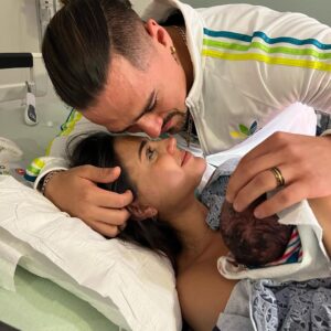 Humberto Solano Instagram - Hoy hace 28 años nació la mujer más maravillosa de este mundo! La que me a dado una hija hermosa, la que me dio un si para unir nuestras vidas para siempre y que día a día se preocupa por que nuestro hogar esté lleno de amor @zaidelozano te amo muchísimo! Muchas felicidades espero siempre cumplirte en todos los aspectos, que tus cumpleaños siempre estén llenos de bendiciones y Dios te proteja día con día! Que cada año que se sume a tu vida tengamos una familia más sólida y siempre vayamos creciendo todos de la mano! 

Tu hija y yo te amamos muchísimo!