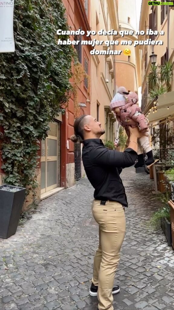 Humberto Solano Instagram - Recuerdo cuando decía que ninguna mujer me iba a poder dominar 😅😅😅❤️‍🔥❤️‍🔥 #hijab #baby #family #amor #loveislove #daughter #viral #best #reels #instagood Rome, Italy