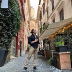 Humberto Solano Instagram - Tú decides cómo quieres vivir tu vida 😉. Si quieres pasarla criticando la vida de los demas, o tomarla como ejemplo de superación y hacer que la tuya sea aún mejor ❤️‍🔥 📍ROMA, ITALIA Rome, Italy