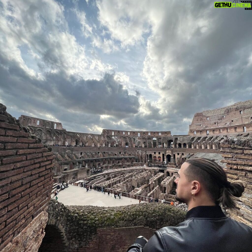 Humberto Solano Instagram - Viajes que si o si tienes que hacer mínimo una vez en tu vida 🇮🇹 📍 ROME, ITALY Colloseum, Rome, Italy