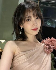 IU Instagram - 이건 무조건 재밌을 것 👻👻🤍 순간,