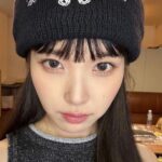IU Instagram - 🪨🎸🖤😈☎️