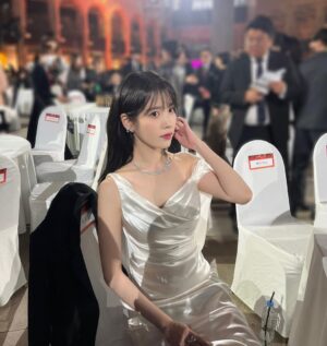 IU Instagram - 백상예술대상🦢🤍