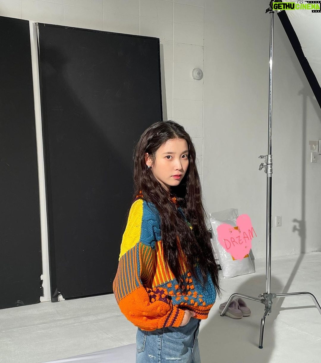 IU Instagram - #드림 개봉 기념! 드림 홍보 스케줄 사진들🌱 내 퍼스널컬러 #드림