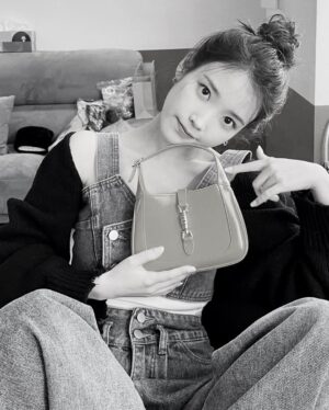 IU Instagram - 🌙🐝💛🍋🧀
#GucciJackie1961
#광고