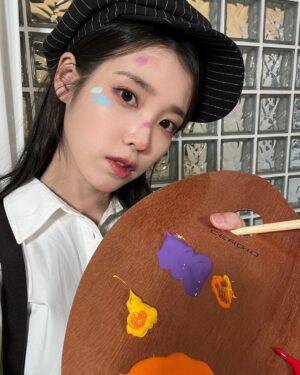 IU Instagram - 2023 시즌그리팅
🌷🍹📙😶‍🌫️