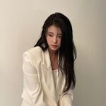 IU Instagram - 2023 시즌그리팅 🌷🍹📙😶‍🌫️