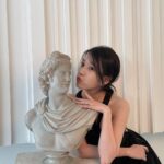 IU Instagram - 2023 시즌그리팅 🌷🍹📙😶‍🌫️