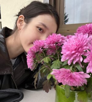 IU Instagram - 열 장 꽉꽉💞