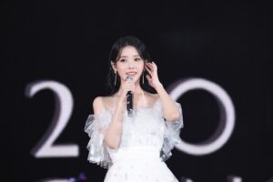 IU Instagram - 내 생애 가장 빛나던 순간
#the_golden_hour✨

평생 감사할게요🧡
