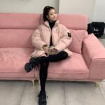 IU Instagram - #BLACKYAK 블랙얔👾 (새신발입니다) #광고