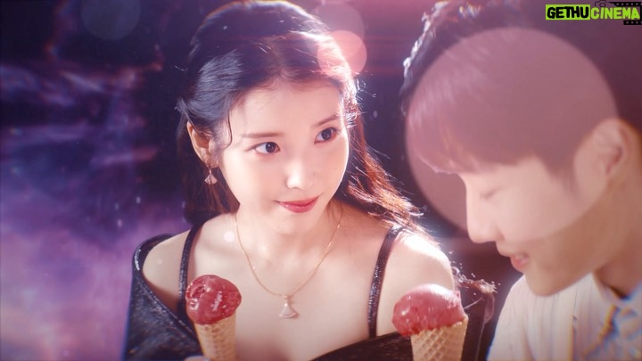 IU Instagram - ##strawberrymoon 🍓🌝 https://youtu.be/sqgxcCjD04s
