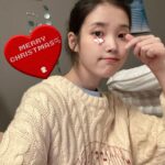 IU Instagram - 전 잘 있습니다 메리메리🎅🏻