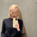 IU Instagram - 구찌야 우리 깔맞춤..?🫢 잘 갔다 올게요💘 @sabatods #GucciFW24