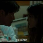 IU Instagram - 6월엔 그냥 브로커잖아🤷🏻‍♀️🤷🏻‍♀️ #브로커 6월 8일 개봉
