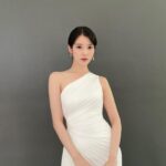 IU Instagram - 11월도 렛쓰기릿 검? 흰?