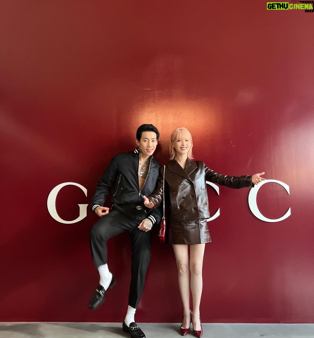 IU Instagram - 멋있게 찍자 했더니ㅋㅋㅋ 모로 가나 기어 가나 멋있으면 그만😌 @moresojuplease @gucci @sabatods