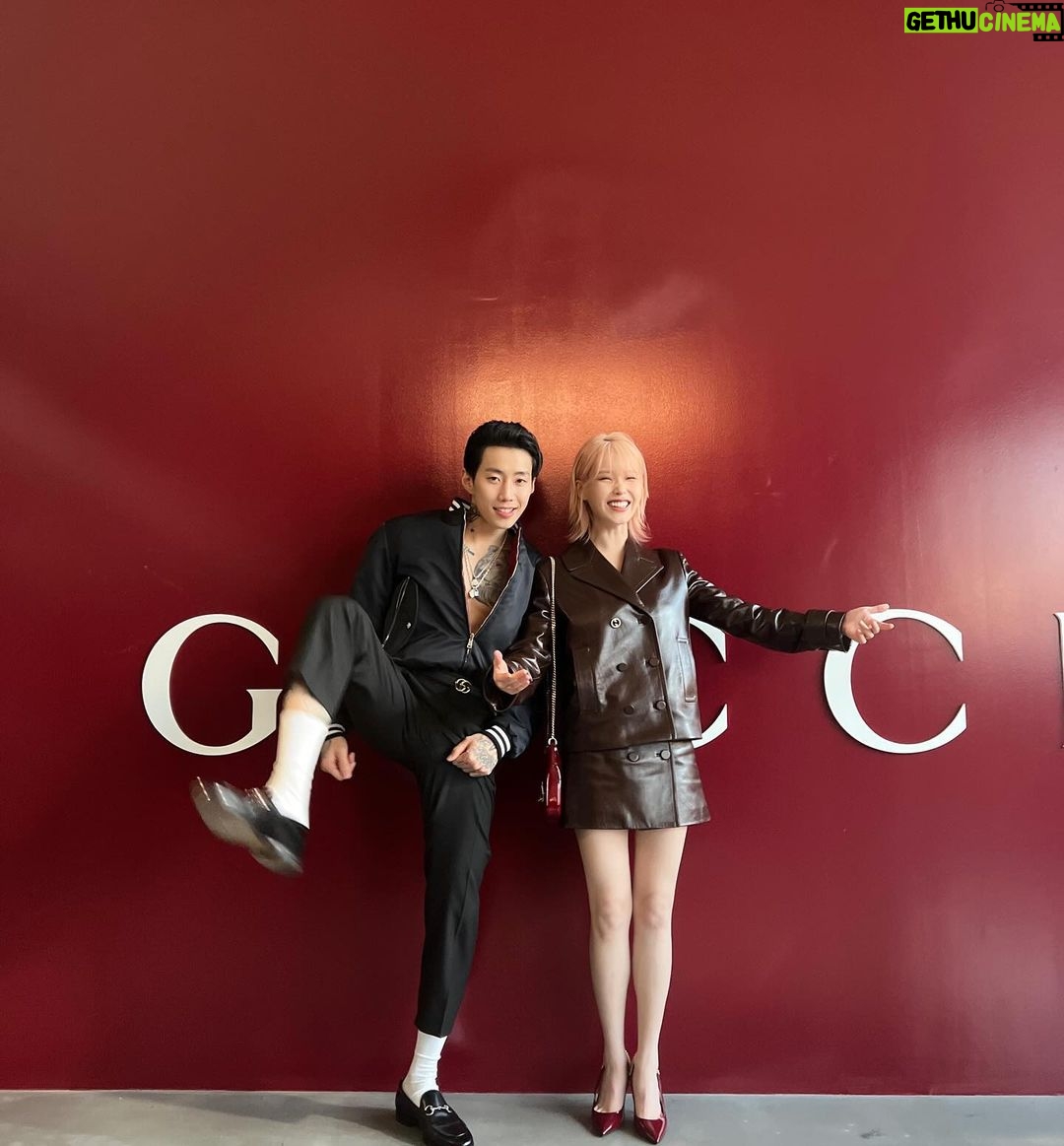 IU Instagram - 멋있게 찍자 했더니ㅋㅋㅋ 모로 가나 기어 가나 멋있으면 그만😌 @moresojuplease @gucci @sabatods
