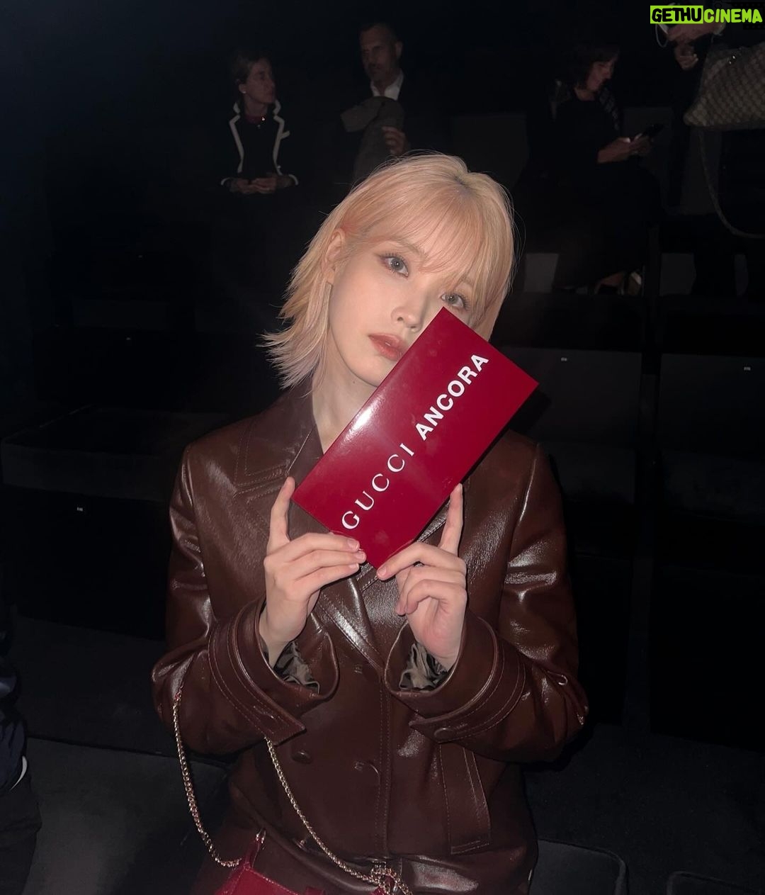 IU Instagram - 구찌 쇼는 재밌었고.. 여기는 새벽 다섯 시고..🫣 @gucci @sabatods #GucciFW24