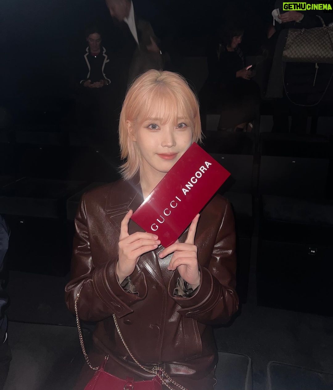 IU Instagram - 구찌 쇼는 재밌었고.. 여기는 새벽 다섯 시고..🫣 @gucci @sabatods #GucciFW24