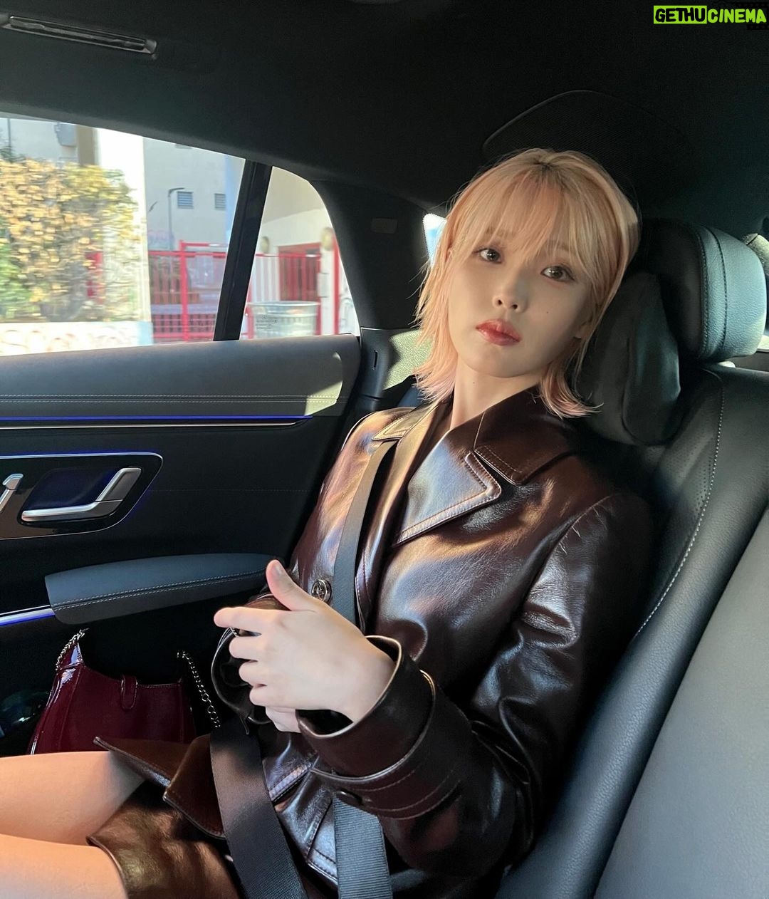 IU Instagram - 구찌 쇼는 재밌었고.. 여기는 새벽 다섯 시고..🫣 @gucci @sabatods #GucciFW24