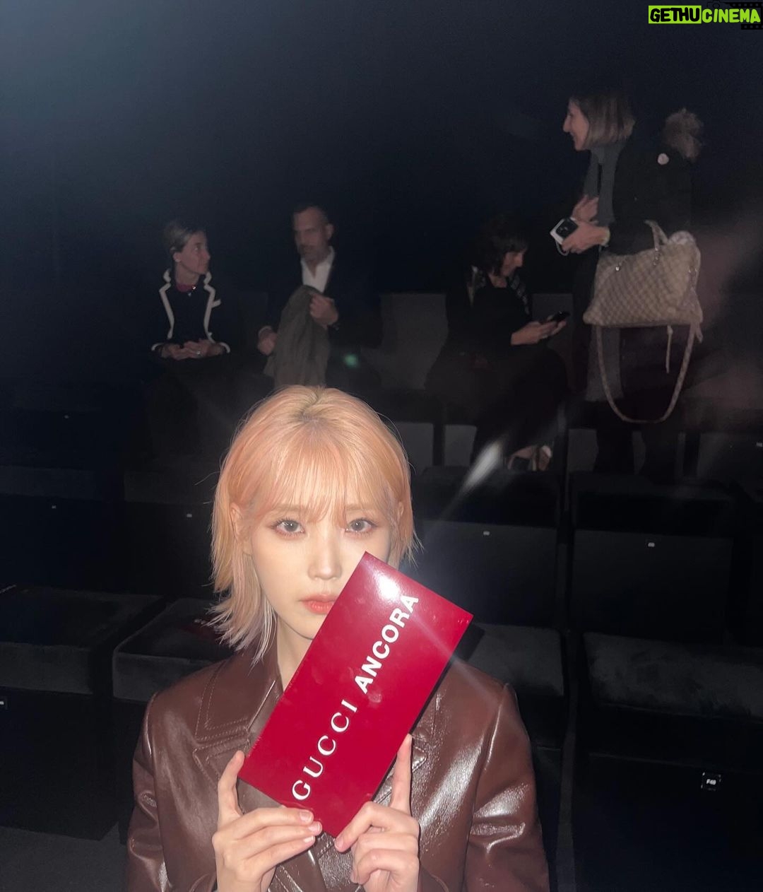 IU Instagram - 구찌 쇼는 재밌었고.. 여기는 새벽 다섯 시고..🫣 @gucci @sabatods #GucciFW24