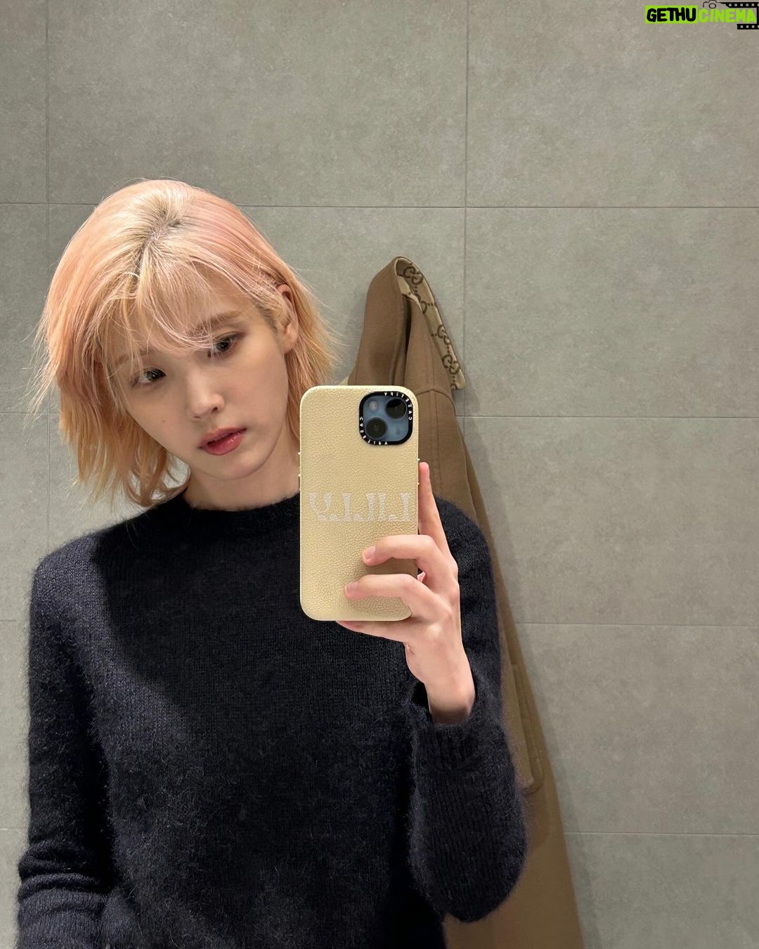 IU Instagram - 구찌야 우리 깔맞춤..?🫢 잘 갔다 올게요💘 @sabatods #GucciFW24