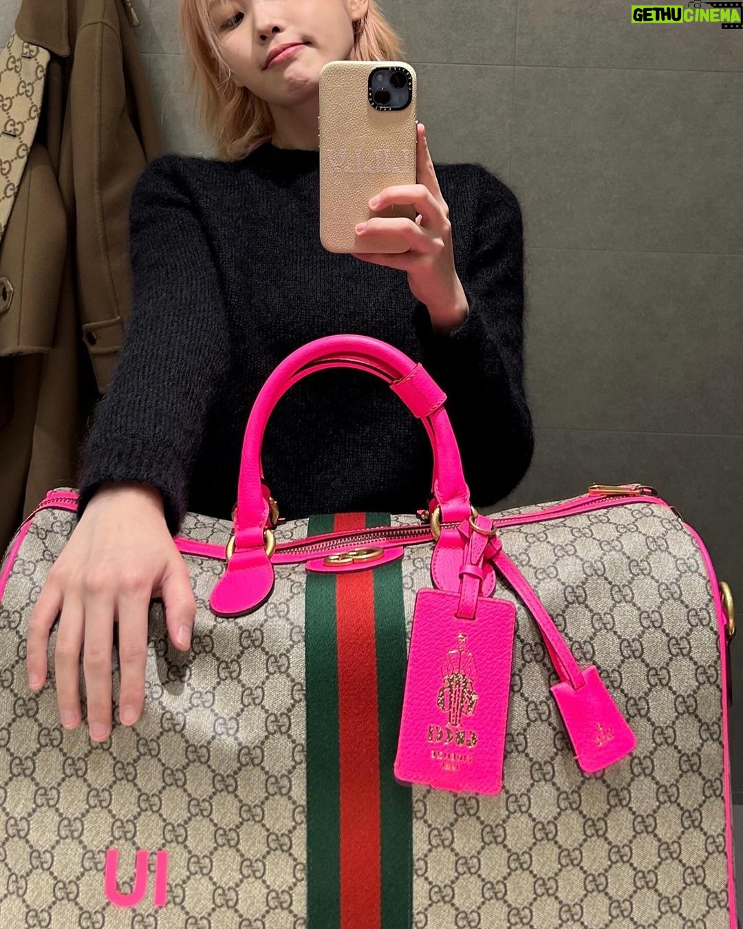 IU Instagram - 구찌야 우리 깔맞춤..?🫢 잘 갔다 올게요💘 @sabatods #GucciFW24
