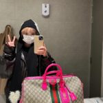 IU Instagram - 구찌야 우리 깔맞춤..?🫢 잘 갔다 올게요💘 @sabatods #GucciFW24