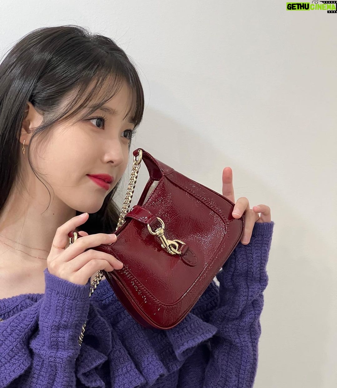 IU Instagram - 루소 앙코라컬러의 새로운 재키백♥️ 구찌얌 색깔 이쁘다 @gucci #GucciJackieNotte #GucciJackie #AD