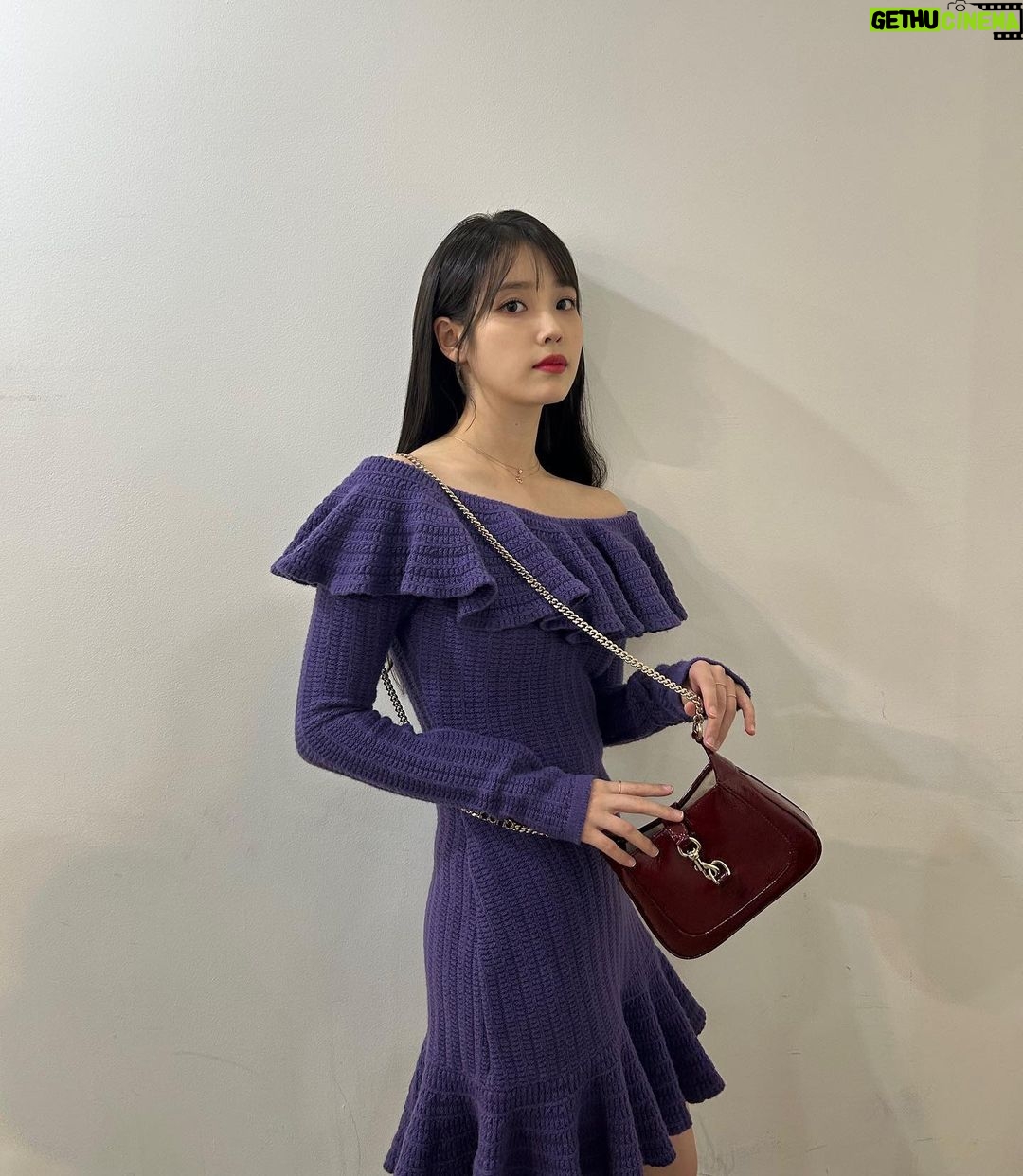 IU Instagram - 루소 앙코라컬러의 새로운 재키백♥️ 구찌얌 색깔 이쁘다 @gucci #GucciJackieNotte #GucciJackie #AD