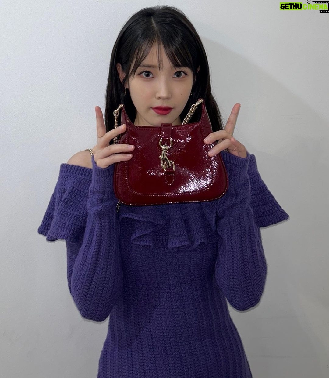 IU Instagram - 루소 앙코라컬러의 새로운 재키백♥️ 구찌얌 색깔 이쁘다 @gucci #GucciJackieNotte #GucciJackie #AD