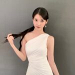 IU Instagram - 11월도 렛쓰기릿 검? 흰?