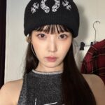 IU Instagram - 🪨🎸🖤😈☎️