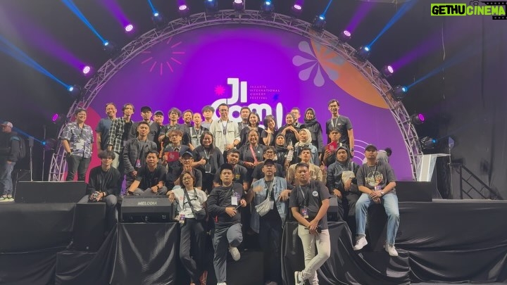 Indra Yudhistira Instagram - Para pekerja keras. Terima kasih. Kalian terbaik.