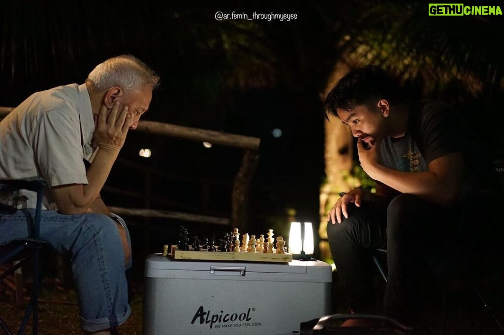 Indra Yudhistira Instagram - “Among a great many other things that chess teaches you is to control the initial excitement you feel when you see something that looks good. It trains you to think before grabbing and to think just as objectively when you’re in trouble.” — Stanley Kubrick Aki dan cucu @imaaaji Photo by @ar.femin_throughmyeyes