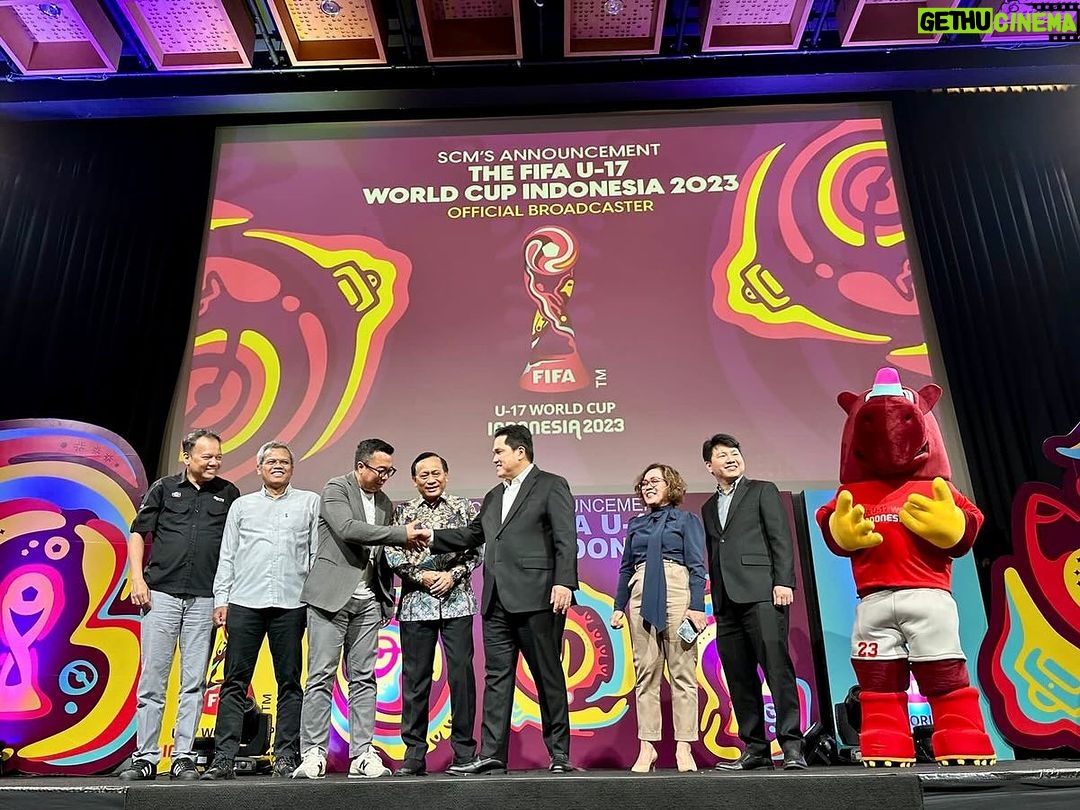 Indra Yudhistira - 328 Likes - SCM ditunjuk sebagai Official Broadcaster FIFA WC U17 2023. Tidak hanya menyiarkan 52 pertandingan, SCM melalui anak perusahaannya VIP, juga ditunjuk sebagai Host Broadcaster, tim pelaksana produksi siaran sepakbola FIFA WC U17 yang hasilnya akan disiarkan keseluruh dunia.