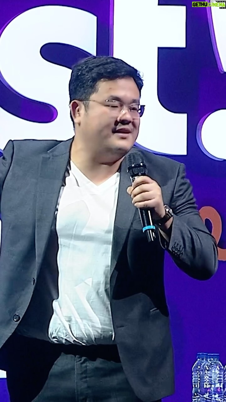 Indra Yudhistira Instagram - Jicomfest hari pertama pecahhhhhh. Ketawa full dari awal sampai akhir. Yuk yang belum beli tiketnya, silakan datang langsung ke Tennis Indoor Senayan Jakarta hari ini jam 17:00 sampai selesai. Kita bersenang-senang malam ini. #jicomfest2023